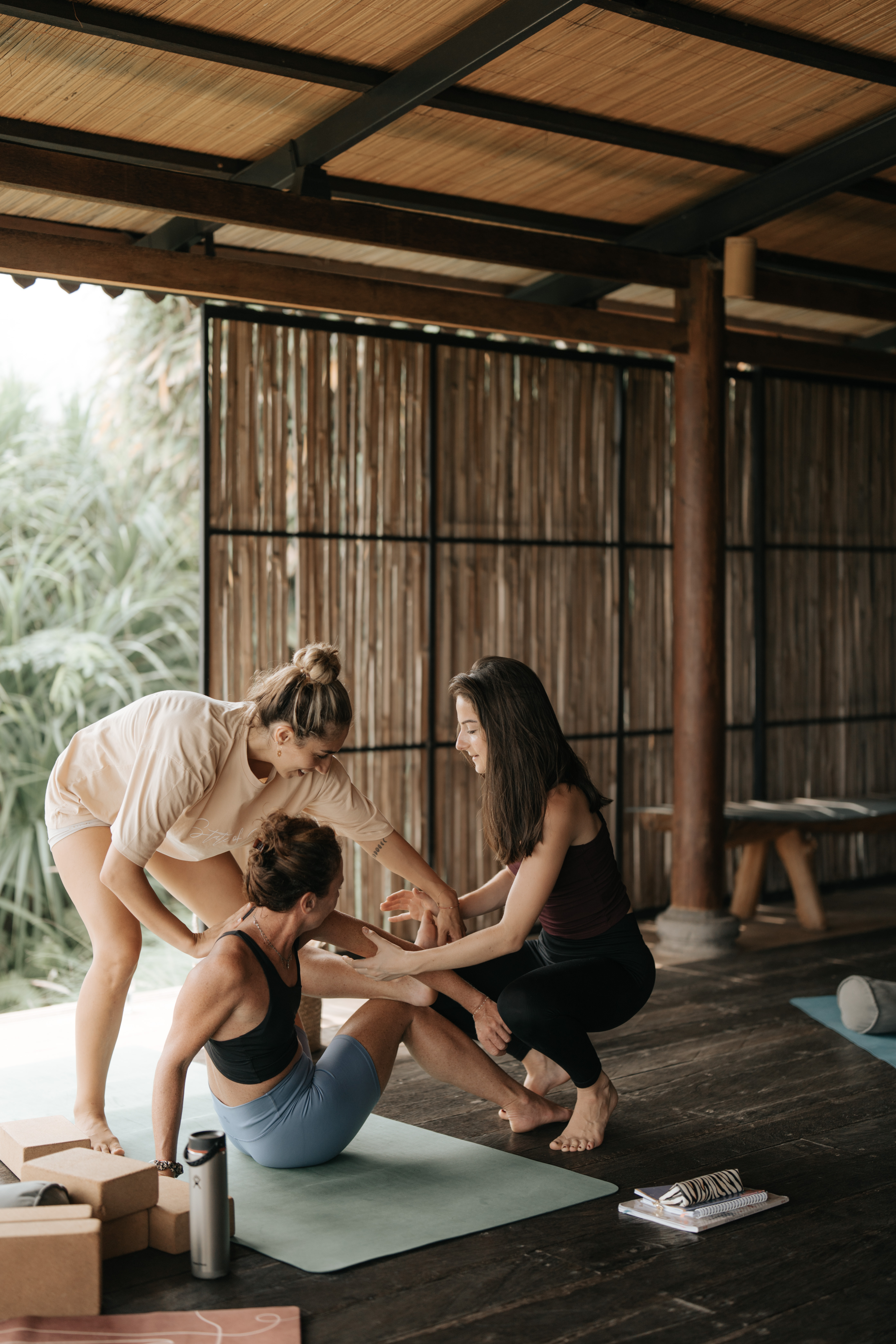 Ajustement à plusieurs mains, formation 200h, Bali