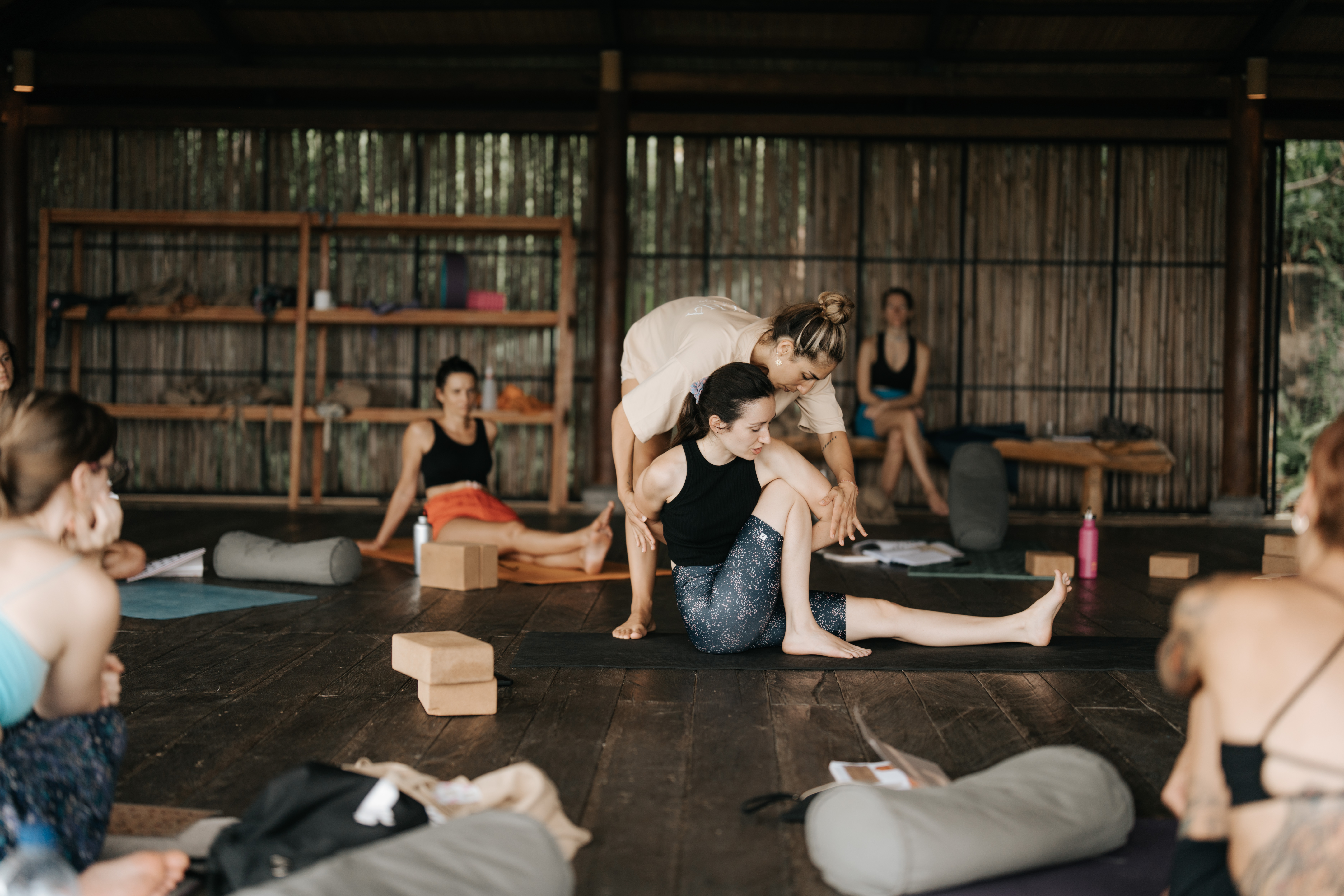 Ajustement à deux mains, formation 200h, Bali