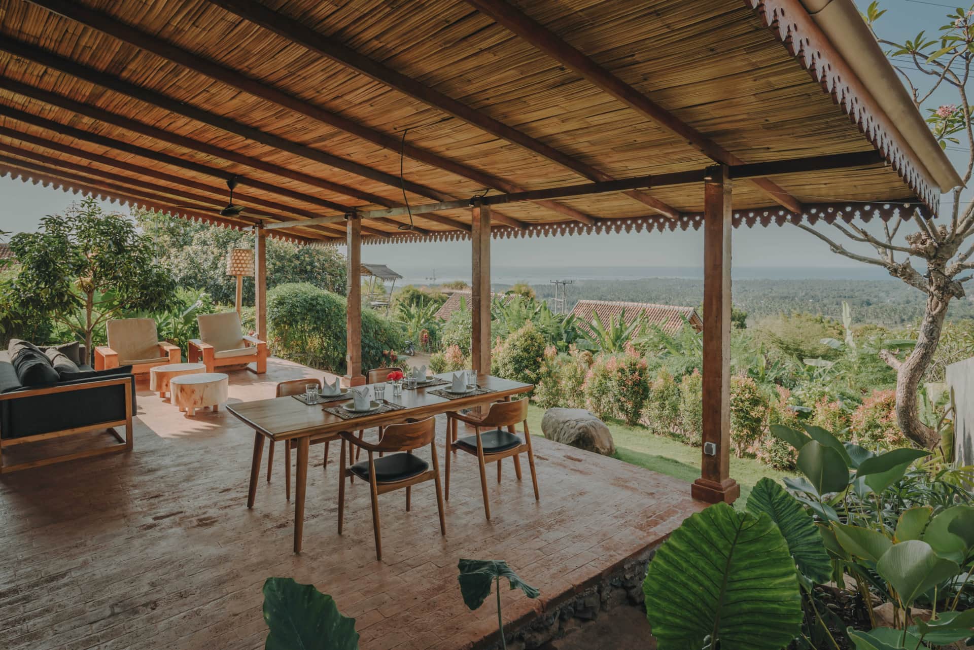 Villa Kesambi, terrasse et vue mer