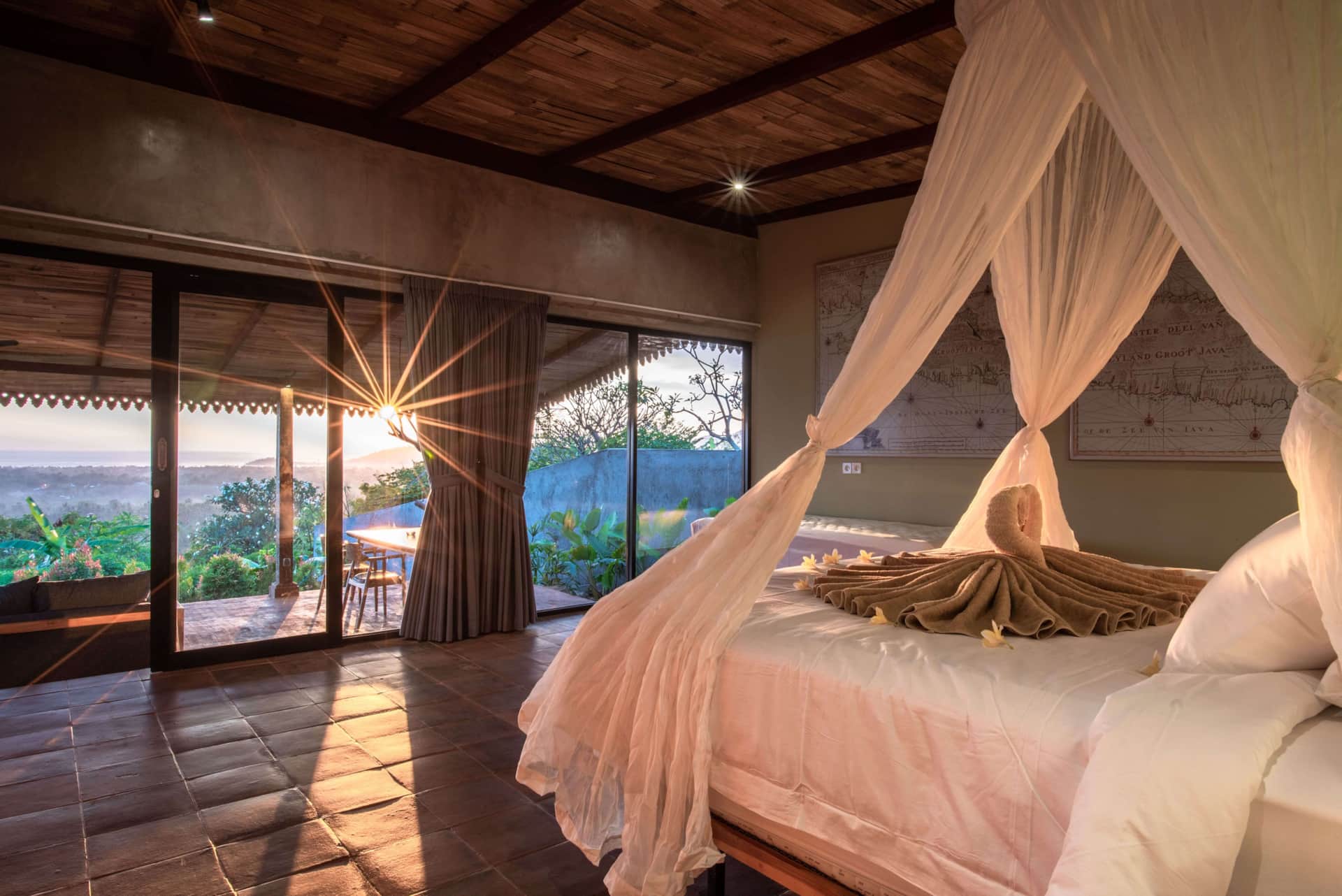 Villa Kesambi, chambre à baldaquin vue mer