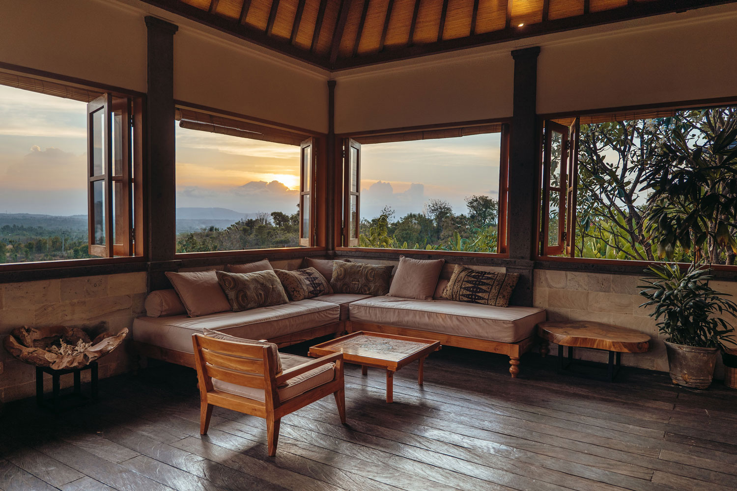 Villa Naga, salon ouvert avec vue sur les volcans