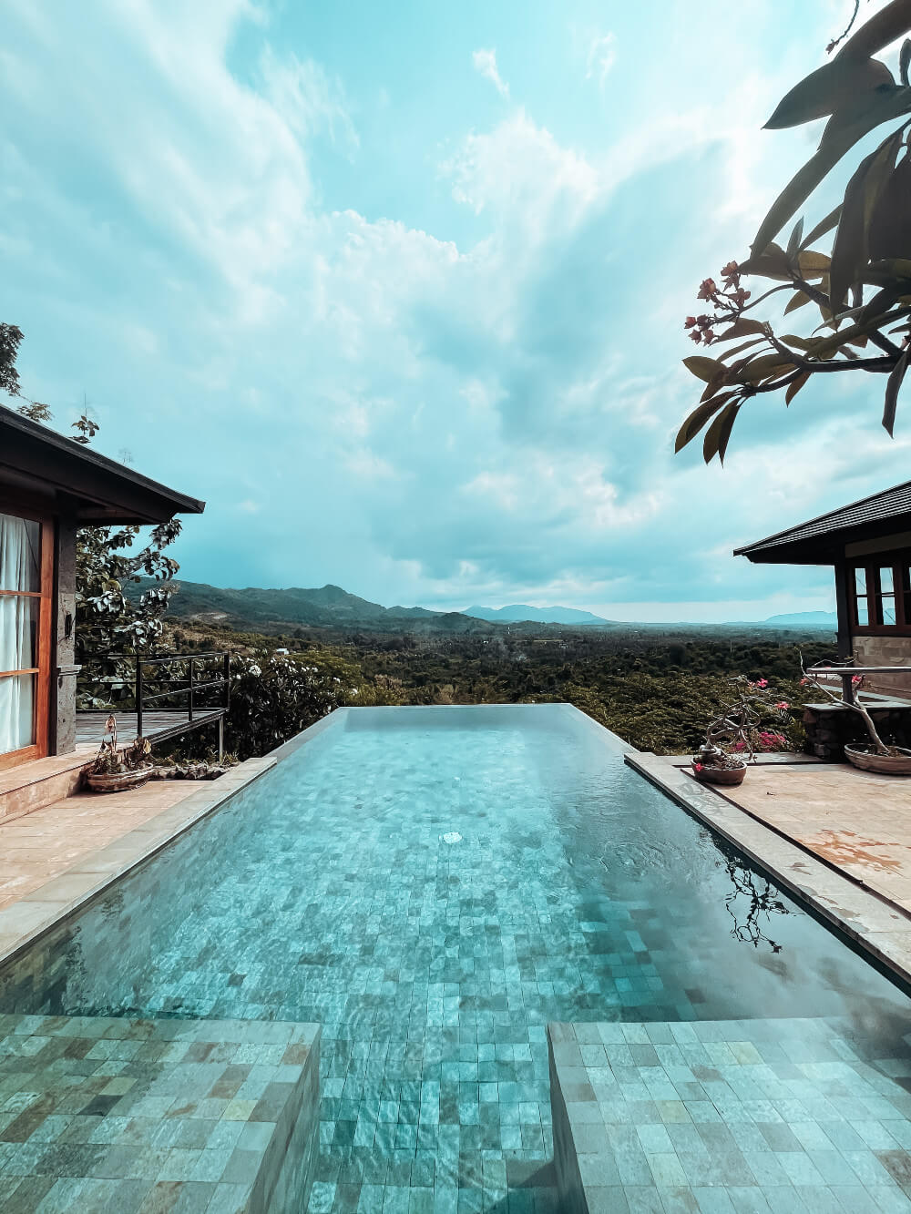 Villa Naga, piscine et vue sur la vallée